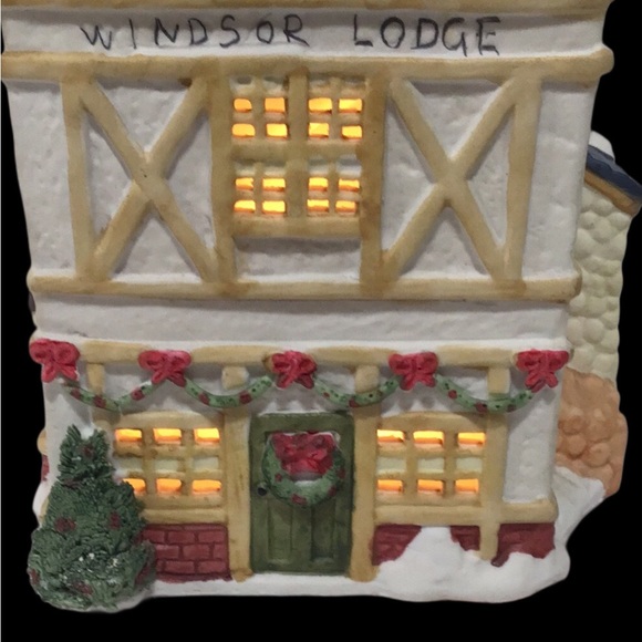 LEMAX Dickensvale Collectibles Porcelain Lighted Christmas Village House - Picture 2 of 11